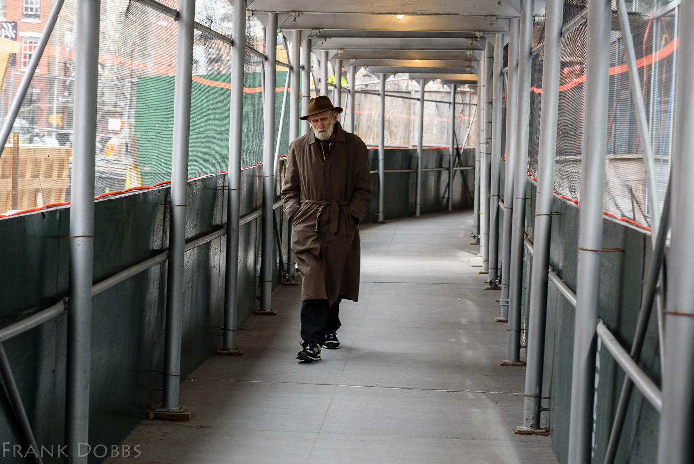 Walking under a scaffold-20160219 - 1890-3